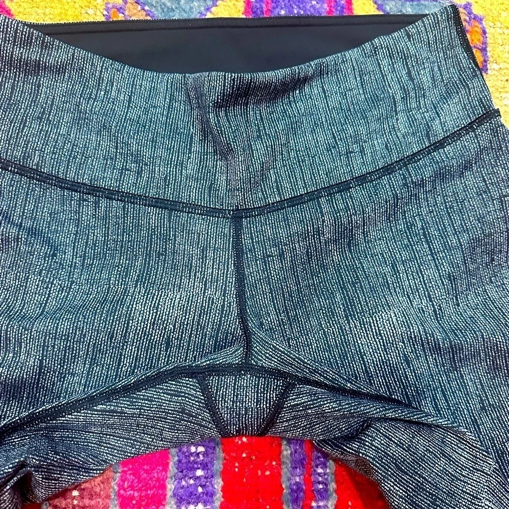 LULULEMON spandex stretch black/white leggings sz 6